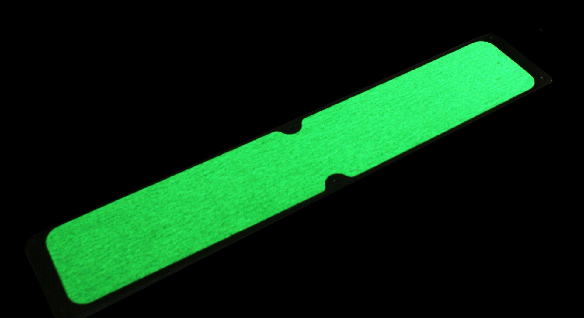 Hliníkový fotoluminiscenčný protišmykový nášľap na schody bielo-
